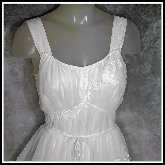 Vintage Nylon Chiffon Peignoir Set White 50s Retro Bridal Robe & Nightgown VFG - Picture 3 of 16
